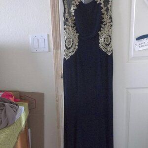 XSCAPE LADIES GOWN SIZE 4